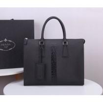 ビジネスバッグ 高級感のある素材 プラダ 一番手に入れやすい PRADA  20...