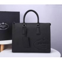 限定アイテムが登場 プラダ PRADA 限定色がお目見え ビジネスバッグ 一目惚れ級に