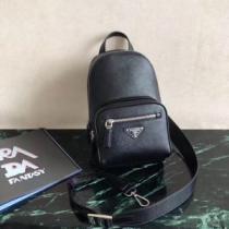非常にシンプルなデザインな プラダ PRADA 価格帯が低い リュック 高級感の...