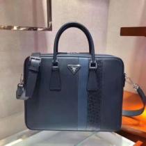 ビジネスバッグ プラダ 海外でも人気なブランド  PRADA 一番手に入れやすい