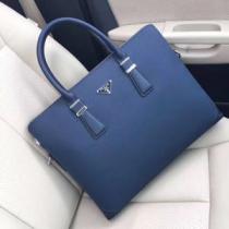 プラダ PRADA ファッションに取り入れよう ハンドバッグ  やはり人気ブランド