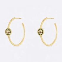 DIOR ストリート感あふれ ピアス 2026年春限定 ディオールおしゃれに大人の必見