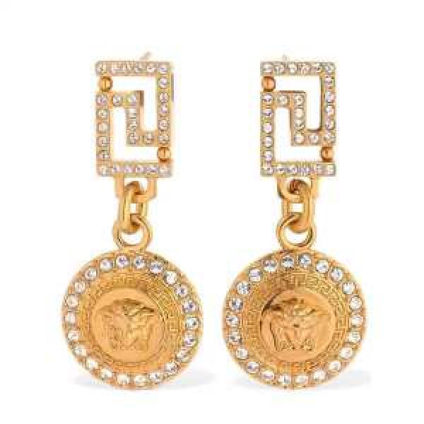 VERSACE 2026話題の商品 ヴェルサーチ 着こなしを楽しむ ピアス  有名ブランドです