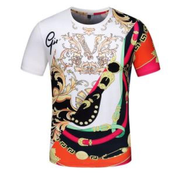 2026最新作で注目ヴェルサーチ スタッド メドゥーサ Ｔシャツ コピー 激安VERSACEデザイン性の高い 優しい 半袖服