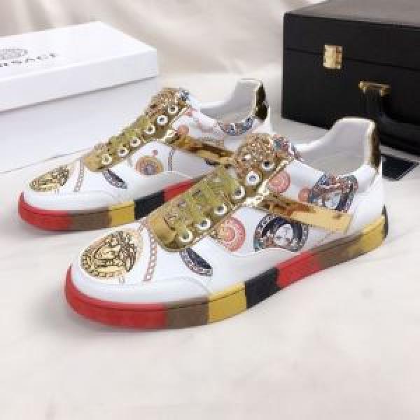 春夏コレクション新品 ヴェルサーチ2色可選  VERSACE 普段見ないデザインばかり スニーカー