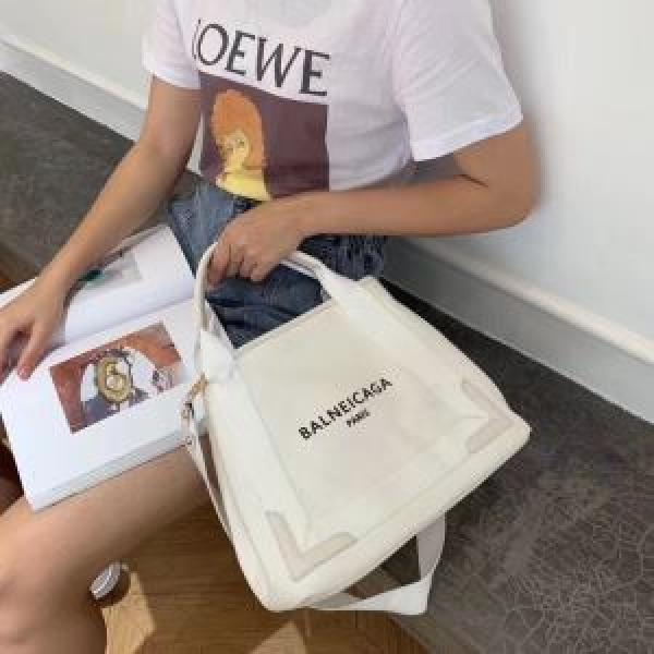 BALENCIAGA  大幅割引価格 バレンシアガ 今年の春トレンド  レディースバッグ 大人の新作こそ