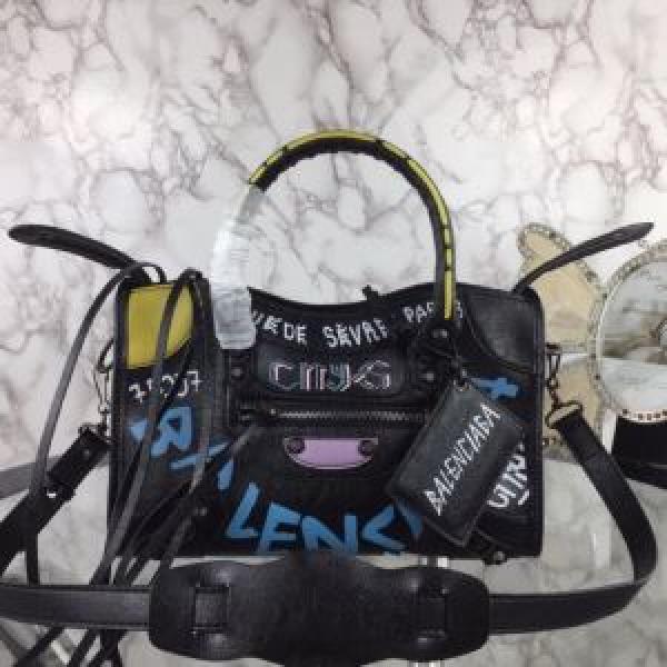 バレンシアガ絶対に見逃せない  BALENCIAGA 老舗ブランド  レディースバッグ 累積売上総額第１位