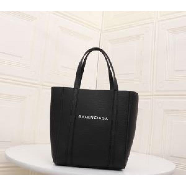 最先端のスタイル レディースバッグ 手頃価格でカブり知らず バレンシアガ BALENCIAGA 価格も嬉しいアイテム