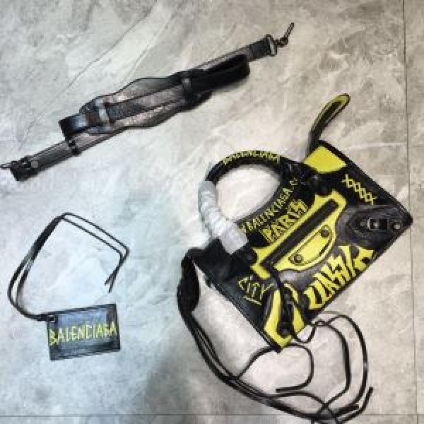 BALENCIAGA 2026SS人気 バレンシアガ  2年以上連続１位獲得  レディースバッグ VIP価格SALE