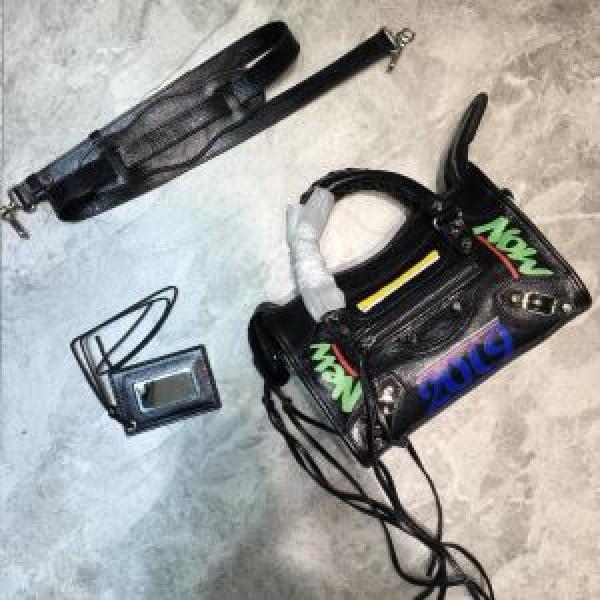 コーデの完成度を高める  レディースバッグ オススメのアイテムを見逃すな バレンシアガ BALENCIAGA
