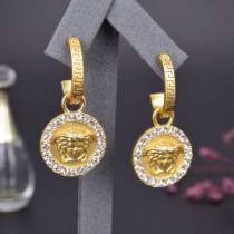 注目されている ヴェルサーチ20新作です VERSACE ピアス 普段使いにも最適なアイテム