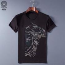 2026年春新作VERSACEコレクション ヴェルサーチ ｔシャツ コピー 半袖 優しい コーデ個性的なｔシャツメンズセール