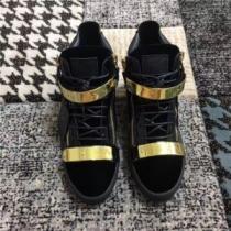 GIUSEPPE ZANOTTI  価格帯が低い ジュゼッペ ザノッティ非常にシンプルなデザインな ランニングシューズ