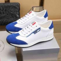 2色可選 手頃価格でカブり知らず プラダ PRADA 価格も嬉しいアイテム スニ...