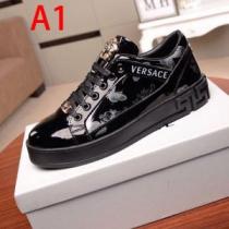 ヴェルサーチ 3色可選 どのアイテムも手頃な価格で VERSACE スニーカー ...
