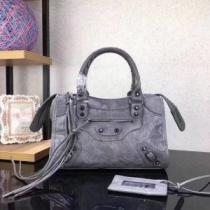 BALENCIAGA  飽きもこないデザイン バレンシアガ 今季の主力おすすめ ...