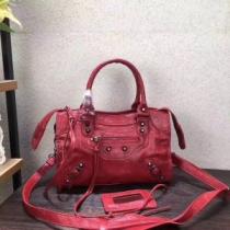 バレンシアガ本当に嬉しいアイテム  BALENCIAGA  差をつけたい人にもお...