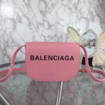 上品に着こなせ 3色可選 バレンシアガ BALENCIAGA 注目を集めてる  ...