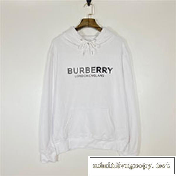秋冬大人気Burberryパーカーサイズ感カジュアルスタイルバーバリー服スタイリッシュ定番商品2026トレンド