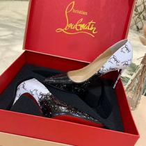 女性おすすめルブタンパンプス履き心地人気2026最新トレンドキレイメChristian Louboutin ハイヒールコーデ