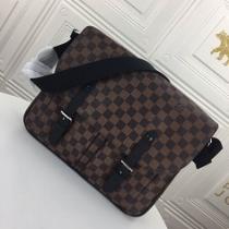 人気アイテムLOUIS VUITTON ショルダーバッグコーデルイ ヴィトン斜め掛けバッグメンズ2026トレンドランキング一番キレイめ通勤通学バッグ