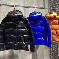 2026年今季っぽい点と差し色おすすめMONCLERモンクレール ダウンジャケット 秋冬トレンド押さえたコーデ新作