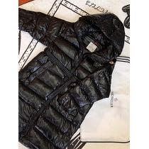 大人気 MONCLER モンクレール 通販 シンプル主義防寒性に優れ軽い素材を使...