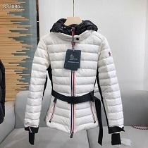 個性的に仕上げてMONCLER モンクレール ダウン レディース コピー 大人っ...