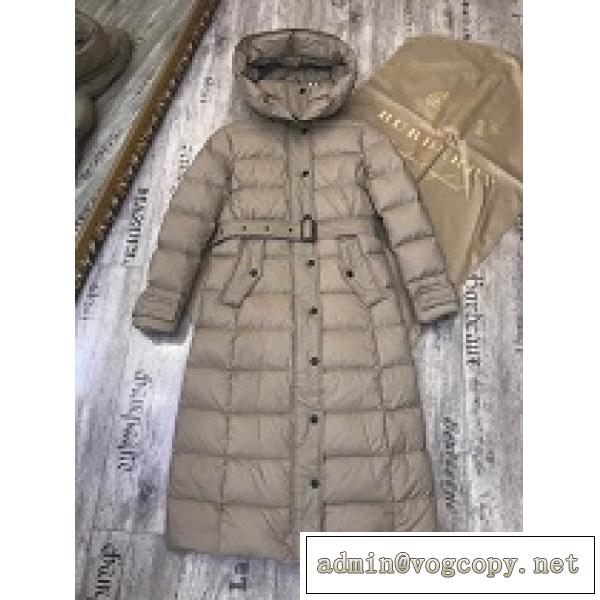 幅広い着こなしおすすめBURBERRY バーバリー コピー カジュアルにきれいめ ベルトを付き 女性用 ロングダウン