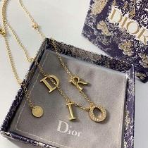 オシャレが楽しめる新品 dior コピー 華奢なシルエットで 品が良く見た目 ブレスレット×ネックレス