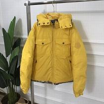 目を惹く商品 モンクレール ダウン レディース コピー 気になるきいろ 両面着れる 暖かさ着用感すごいダウンジャケット