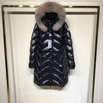 大活躍間違いなしMONCLER モンクレール 新作 ファー襟 レディースダウンジャケット 小顔効果あり 保温性も優れた