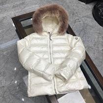 3色可選MONCLER モンクレール コピー 防寒性に優れ軽い素材を使用した 動きやすい レディースダウン 秋冬防寒着