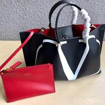 オシャレが楽しめる新品VALENTINO ヴァレンティノ コピー Garavani Escape レディース ハンドバッグ 本革