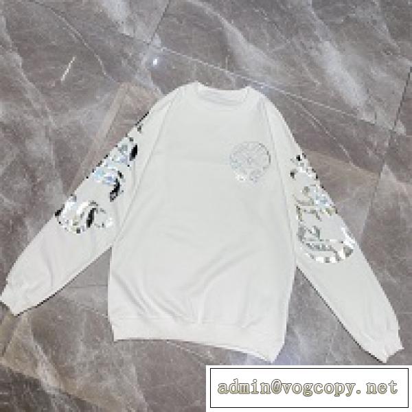 気軽に着られる綺麗めアイテムCHROME HEARTS クロム ハーツ パーカー コピー 大き目のレザーを付き 男女兼用