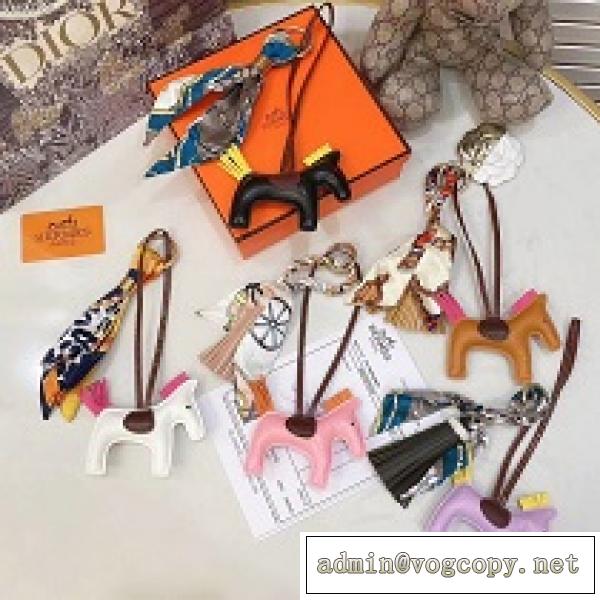 絶対にオシャレに見えるHERMES エルメス アクセサリー コピー RODEO 長く愛用していたトレンド 品が良く見た目