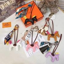 絶対にオシャレに見えるHERMES エルメス アクセサリー コピー RODEO 長く愛用していたトレンド 品が良く見た目