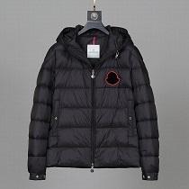 暖かさに定評のあるMONCLER モンクレール激安 ダウンジャケット 純度の高いシンプル主義 防寒着 保温 秋冬用