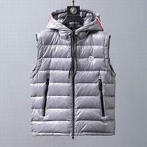 秋冬防寒着MONCLER モンクレール コピー 服 軽量なスポーティー シンプルな無地デザイン 無袖ダウン メンズ