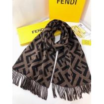 大注目FENDI マフラー　コーデ2026年今季の秋冬ファッション フェンディ スカーフ男女兼用人気モデル上品