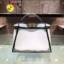人気を集める新作FENDI フェンディ スーパー コピー Iconic Peekaboo ハンドバッグ 黒×白 多くのセレブ愛用する