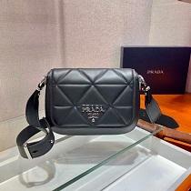 PRADA プラダ バッグ 人気 Spectrum クロスボディバッグ 1BD283 洗練されたスタイリッシュさ 黒と白