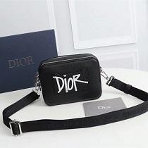 DIOR ディオール バッグ コピー Christian Dior Atelier 1PUBC119 クロスボディバッグ カメラバッグ 贈り物