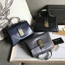 BOTTEGA VENETA ボッテガヴェネタ コピー ピアッツァ バッグ エレガンスな美しい フェミニンなデザイン