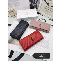 Saint Laurent ボタン 財布 レザー製 スタイリッシュなデザイン 2...