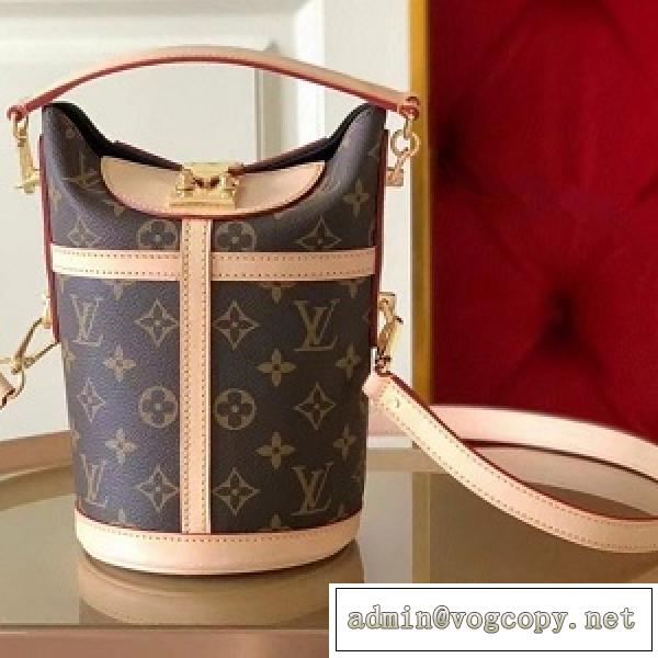 新入荷20SS LOUIS VUITTON ルイ ヴィトン コピー 激安 ダッフルバッグ モノグラム 2WAY 多彩な持ち方