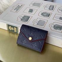 新入荷 LOUIS VUITTON コピー ZOÉ 財布 「ポルトフォイユ・ヴィクトリーヌ」2色入 フェミニンなアイテム
