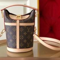 新入荷20SS LOUIS VUITTON ルイ ヴィトン コピー 激安 ダッフルバッグ モノグラム 2WAY 多彩な持ち方