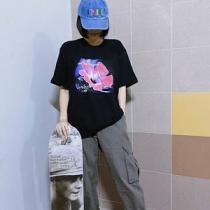 絶対的におしゃれ着こなし SUPREME t シャツ コピー 半袖 夏らしいプリント シンプルな丸首デザイン