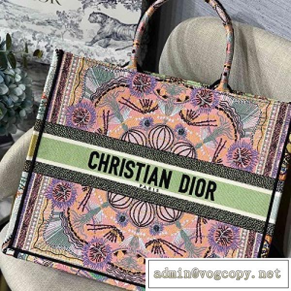 DIOR ディオール バッグ コピー ブックトート 4面それぞれを異なるルック 大容量とファッション性を両立